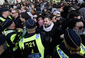 (VIDEO) NAPETA ATMOSFERA Demonstranti se sukobili sa policijom ispred Malme arene