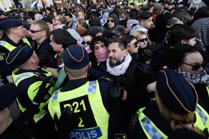 (VIDEO) NAPETA ATMOSFERA Demonstranti se sukobili sa policijom ispred Malme arene, uhapšena i Greta Tunberg