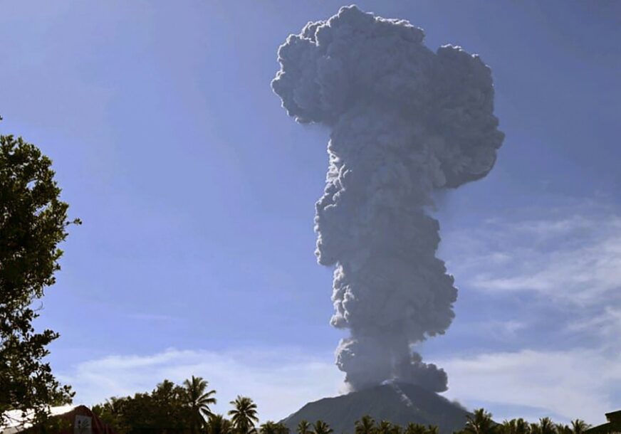 erupcija vulkana u indoneziji