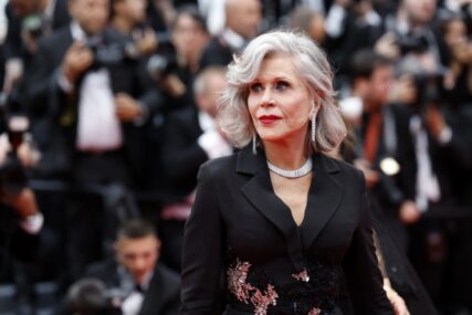 (FOTO) POČEO 77. KANSKI FESTIVAL Magija prave visoke mode na crvenom tepihu, Džejn Fonda u 86. godini rastjerala konkurenciju