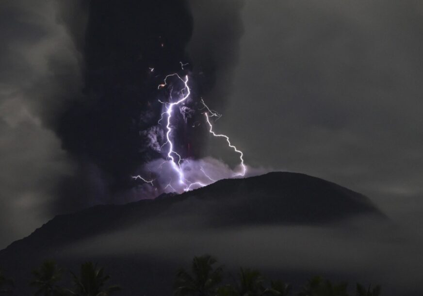 erupcija vulkana na indoneziji
