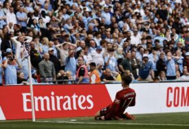 (VIDEO) SPEKTAKL NA VEMBLIJU Mančester junajted šokirao gradskog rivala i osvojio FA Kup za spas sezone