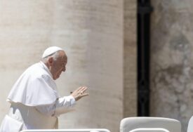 "Niko nije suvišan, ima mjesta za svakoga" Papa Franja se izvinio zbog uvredljivog izraza