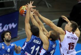 (VIDEO) "Ma, bre platićete drugi put" Srpski košarkaši htjeli da ih časte, a Teodosić i Kešelj ispali pravi šmekeri