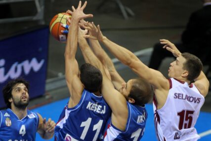(VIDEO) "Ma, bre platićete drugi put" Srpski košarkaši htjeli da ih časte, a Teodosić i Kešelj ispali pravi šmekeri