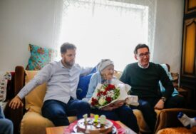 (FOTO) Njena životna priča prevazilazi granice: Baka Ajka slavi 110. rođendan u krugu svojih najmilijih