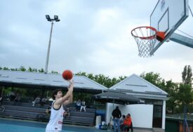 Još jedno ŠUTIRANJE TROJKI ZA SERGEJA: U Trnu turnir u uličnoj košarci, Aleksa Kresojević otvara takmičnje