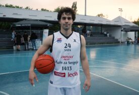 (VIDEO, FOTO) Sportski primjer da HUMANOST NEMA CIJENU: Aleksa Kresojević iz Banjaluke 24 časa šutirao loptu na koš ZA SERGEJA STUPARA