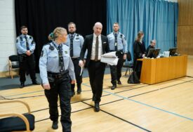 UBIO 77 LJUDI, SAD SE ŽALI Brejviku dozvoljeno da tuži državu zbog kršenja ljudskih prava
