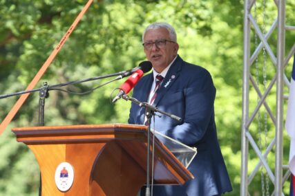 SVESRPSKI SABOR U CRNOJ GORI Mandić pozvao rukovodstvo Srbije i Srpske da na Petrovdan pošalju poruku zajedništva