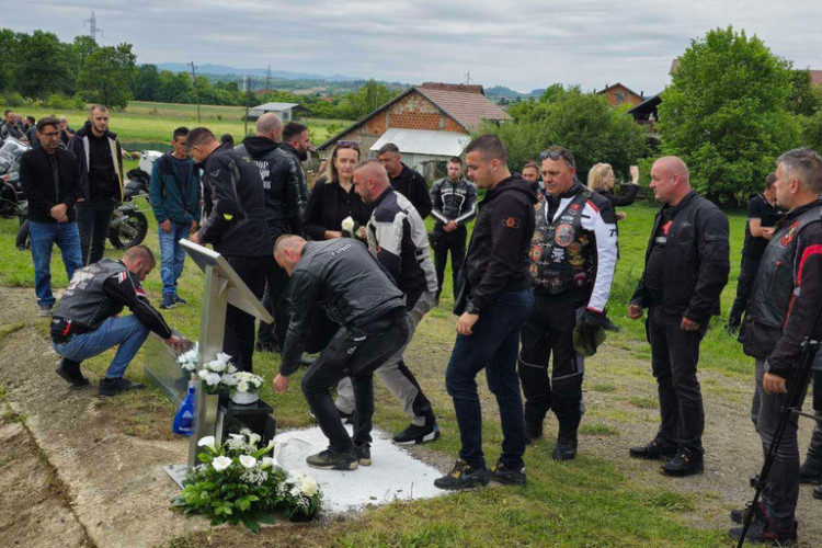 Počast žrtvama ustaških zločina: Bajkeri iz Srpske i Srbije u Donjoj Gradini