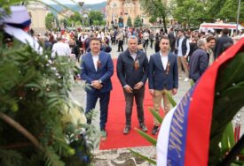 “Njegujemo stare i provjerene vrijednosti” Delegacija SPS položila cvijeće na spomenik žrtvama fašizma u Banjaluci