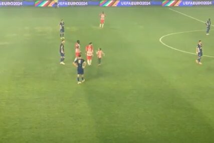 (VIDEO) Šmekerski gest fudbalera Zvezde: Mališan utrčao na teren tokom finala Kupa, a onda je Ivanić ovim potezom oduševio sve