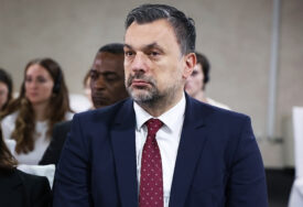 Konaković komentarisao odluku Vlade Srpske  "Dok lupetaju o osamostaljenju, na granici su da građane razdruže za 2 milijarde KM"