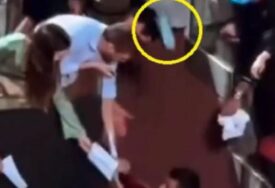 (VIDEO, FOTO) Otkriveni novi detalji drame u Rimu: Čovjek čija je flašica pogodila Novaka se krije od policije