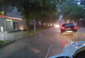 (VIDEO) PROLOM OBLAKA Banjaluku pogodilo NEVRIJEME, jaka kiša ometa vozače u saobraćaju