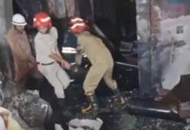 (VIDEO) STRADALO 7 TEK ROĐENIH BEBA Jezivi prizori požara iz bolnice u Indiji, vlasnik ustanove pobjegao