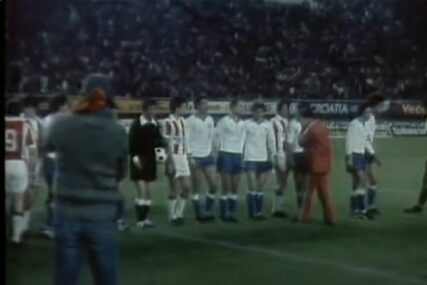 (VIDEO) Meč koji je prije 44 godine prekinut zbog smrti Josipa Broza: Hajduk i Zvezda su zagrljeni plakali, a krcati "Poljud" pjevao "Druže Tito..."