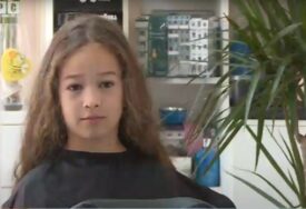 (VIDEO) Humanost od malih nogu: Magdalena Miličić iz Banjaluke DONIRALA KOSU djeci oboljeloj od malignih bolesti