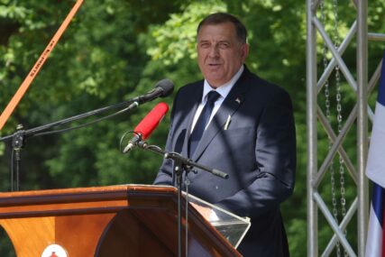 (FOTO) "Srpski narod nije zaboravio zlo ustaškog zločina" Dodik prisustvovao Danu sjećanja na žrtve genocida u NDH, pa objasnio razliku između Jasenovca i Srebrenice