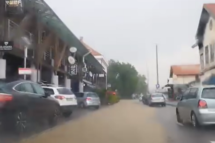 (VIDEO) Izdato žuto upozorenje: Olujno NEVRIJEME STIGLO U HRVATSKU, u nekim mjestima padao grad