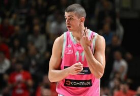 (VIDEO) U stilu Teodosića: Srpski biser zaigrao protiv Lebronovog sina i asistencijom zasijenio sve u NBA