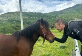 (FOTO) "Mnogi znaju koliko je volio konje" Nikola Rokvić se tokom hodočašća sjetio i djeda Drage iz Bosanskog Petrovca