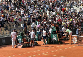 (VIDEO) ERUPCIJA ODUŠEVLJENJA Momenat koji se dugo čekao, Novak Đoković i Rafael Nadal u zagrljaju