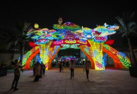 (FOTO) Napravljen od milion LED svjetala koja štede energiju: Park šarenila u Dubaiju "Garden Glow"  prava turistička atrakcija