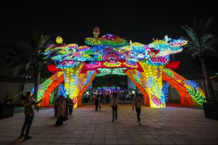 (FOTO) Napravljen od milion LED svjetala koja štede energiju: Park šarenila u Dubaiju "Garden Glow"  prava turistička atrakcija