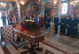 Pop Žućo sahranjen uz počasnu paljbu: Preminuo u 87. godini života, dan nakon što je na Veliki petak služio liturgiju