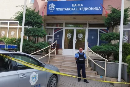 DUGE CIJEVI I PUNKTOVI NA ULICAMA Kosovska policija upala u prostorije Poštanske štedionice u 4 opštine na sjeveru
