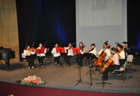 (FOTO) "Nastojimo da održimo tradiciju ovakvih nastupa i zadržimo kvalitet" U Prijedoru održan godišnji koncert Muzičke škole "Savo Balaban"