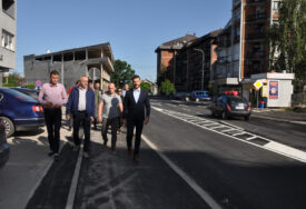 (FOTO) Moderna, osvjetljena i bezbjedna za pješake: Gradonačelnik Javor otvorio rekonstruisanu ulicu u centru Prijedora