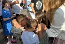 (FOTO) "CIJELOG SEBE SAM DAO GOSPODU" Nikola Rokvić se slomio u zagrljaju djece, ovi detalji iz manastira Svetog Nektarija su svima promakli