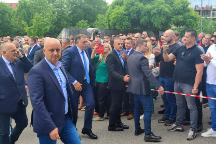 Gromoglasan aplauz: Dodik stigao u Sud BiH