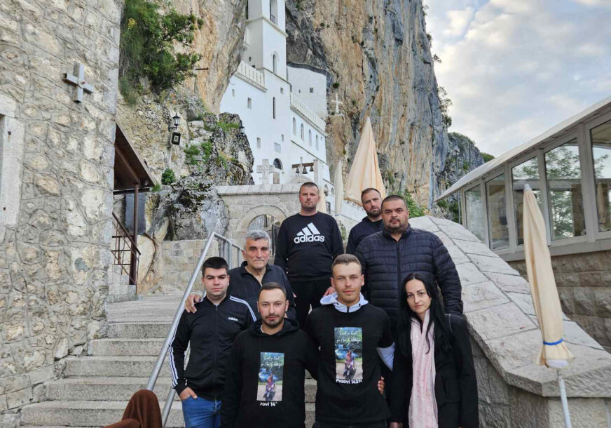 Braća Željko i Duško Jokić iz Glamoča stigli su do manastira Ostrog