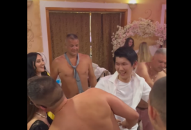 (VIDEO) Japanac nije znao šta ga je snašlo: Srbi se pošteno obrukali na svadbi PRED JAPANSKIM ZETOM, muški gosti do pojasa goli