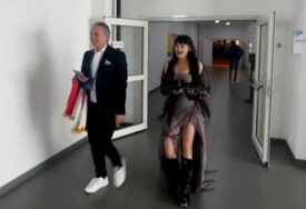 (VIDEO) Teja Dora u rukama nosi srpsku zastavu: Ovako izgledaju pripreme u areni Malme nakon diskvalifikacije Holandije, do POČETKA FINALA OSTALO SAMO 6 SATI