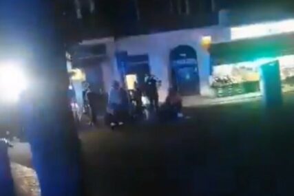 (VIDEO) Prvi snimci tuče grčkih navijača u Berlinu: Policija okupirala ulice, IMA POVRIJEĐENIH i uhapšenih, jedna osoba se BORI ZA ŽIVOT