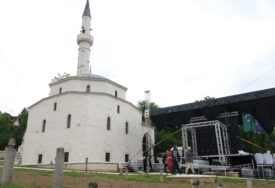 (FOTO) "Srce lupa, velika je radost" Svečano otvaranje džamije Arnaudija u Banjaluci okupilo vjernike iz svih dijelova BiH