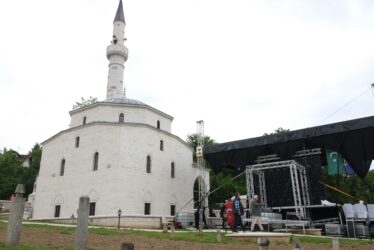 (FOTO) "Srce lupa, velika je radost" Svečano otvaranje džamije Arnaudija u Banjaluci okupila vjernike iz svih dijelova BiH