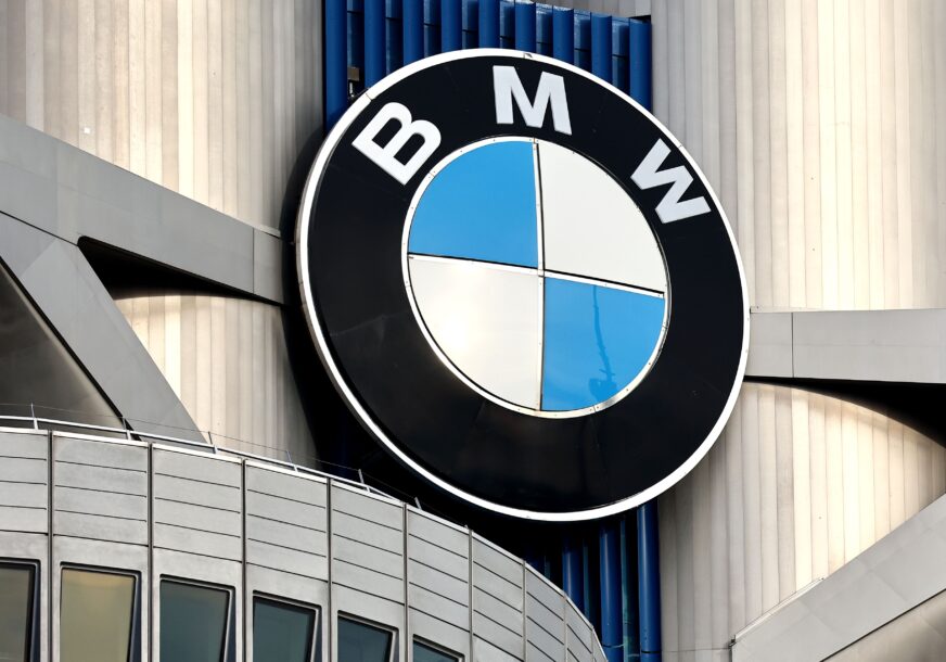 Pokriven širok spektar serija: BMW povlači više od 370.000 vozila zbog VELIKOG KVARA