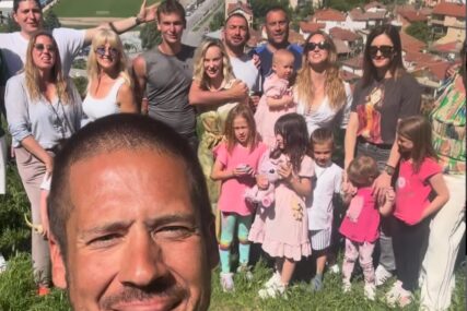 (VIDEO) "HRISTOS VOSKRESE" Nikola Rokvić nakon 14 dana hodočašća sreo se sa porodicom u Makedoniji