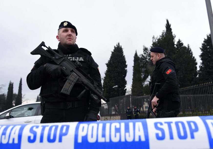 "U kući nema namještaja" Policija upala u objekat za koji Duško Knežević tvrdi da je u vlasništvu Mila Đukanovića