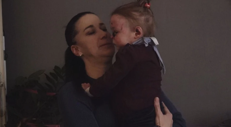 (FOTO) "Imaćemo bolje uslove za život" Heroina Tatjana Obradović i mala Nađa će dobiti KROV NAD GLAVOM, kuća se gradi na djedovini