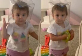 (VIDEO) KAO U CRTIĆU Djevojčica stavila plastičnu posudu na glavu, ono što je napravila poslije nasmijalo milione