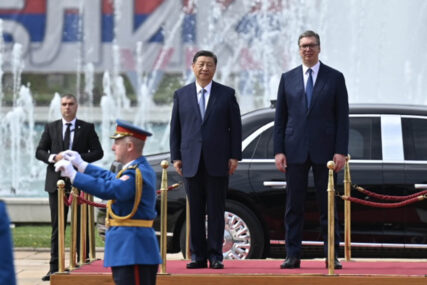 (VIDEO, FOTO) “Danas pišemo istoriju” Vučić priredio svečani doček za kineskog predsjednika Si Đinpinga