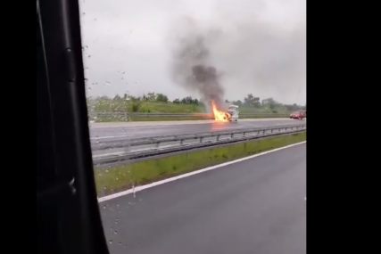 (VIDEO, FOTO) PLANUO AUTOMOBIL Na auto-putu Banjaluka - Doboj došlo do požara na vozilu