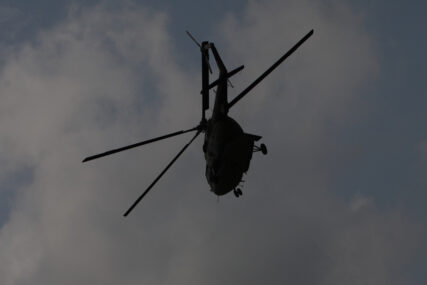 (VIDEO) ZA DLAKU IZBJEGNUTA TRAGEDIJA Dron udario u helikopter MUP Srpske